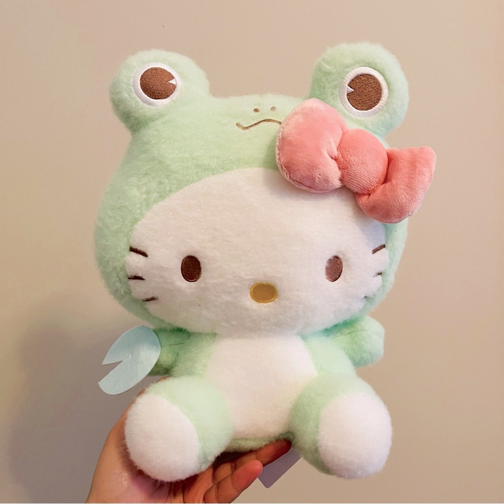 🌹 NEW - Sanrio Hello Kitty Frog Costume Plush